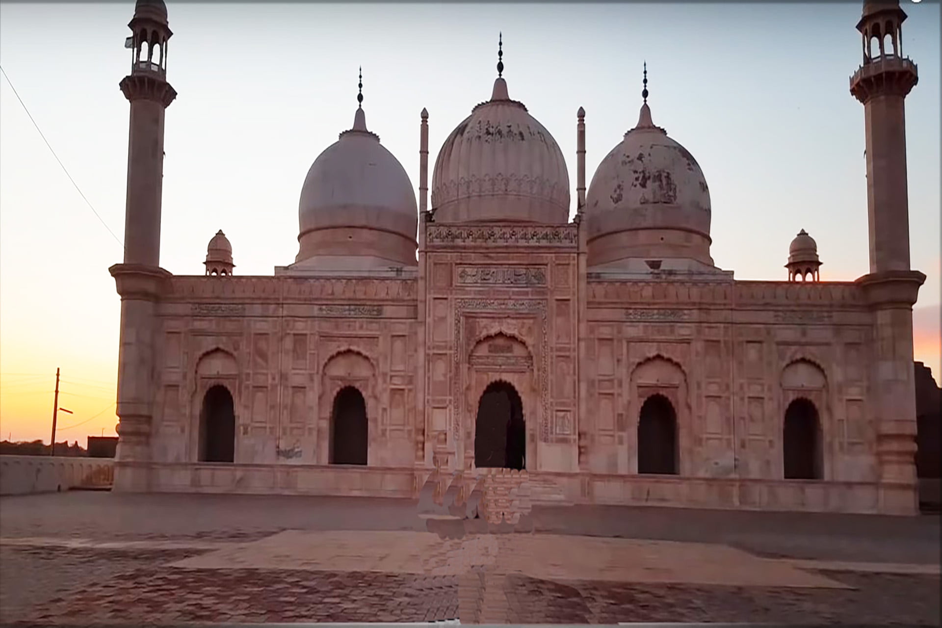 the-magnificent-moti-masjid-lahore-a-jewel-of-islamic-architecture