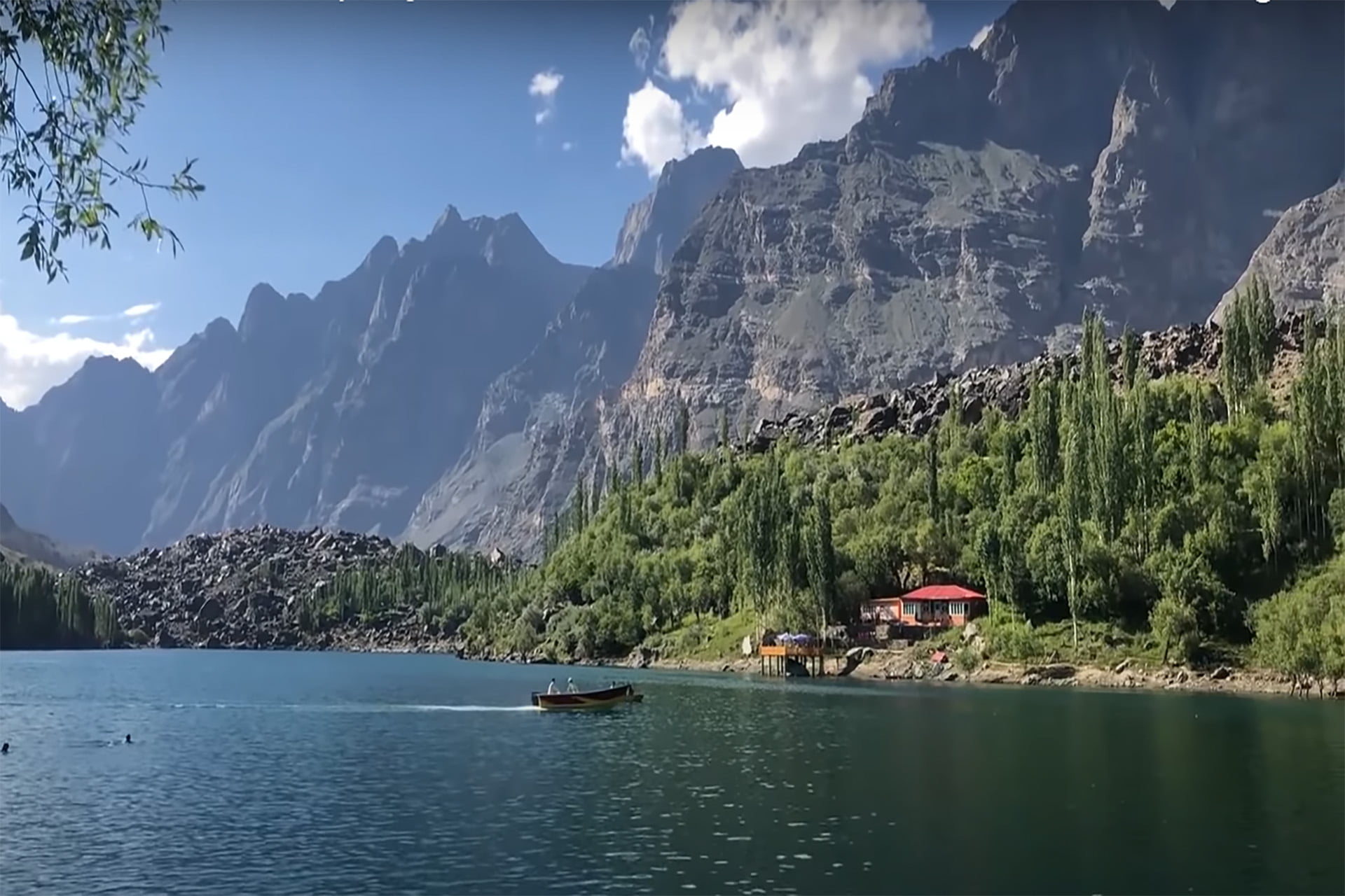 discovering-the-beauty-of-kachura-lake-skardu-a-serene-escape-to-nature-s-wonderland